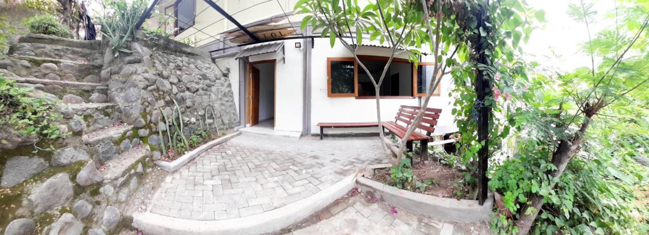 Merdeka House Maluk エクステリア 写真