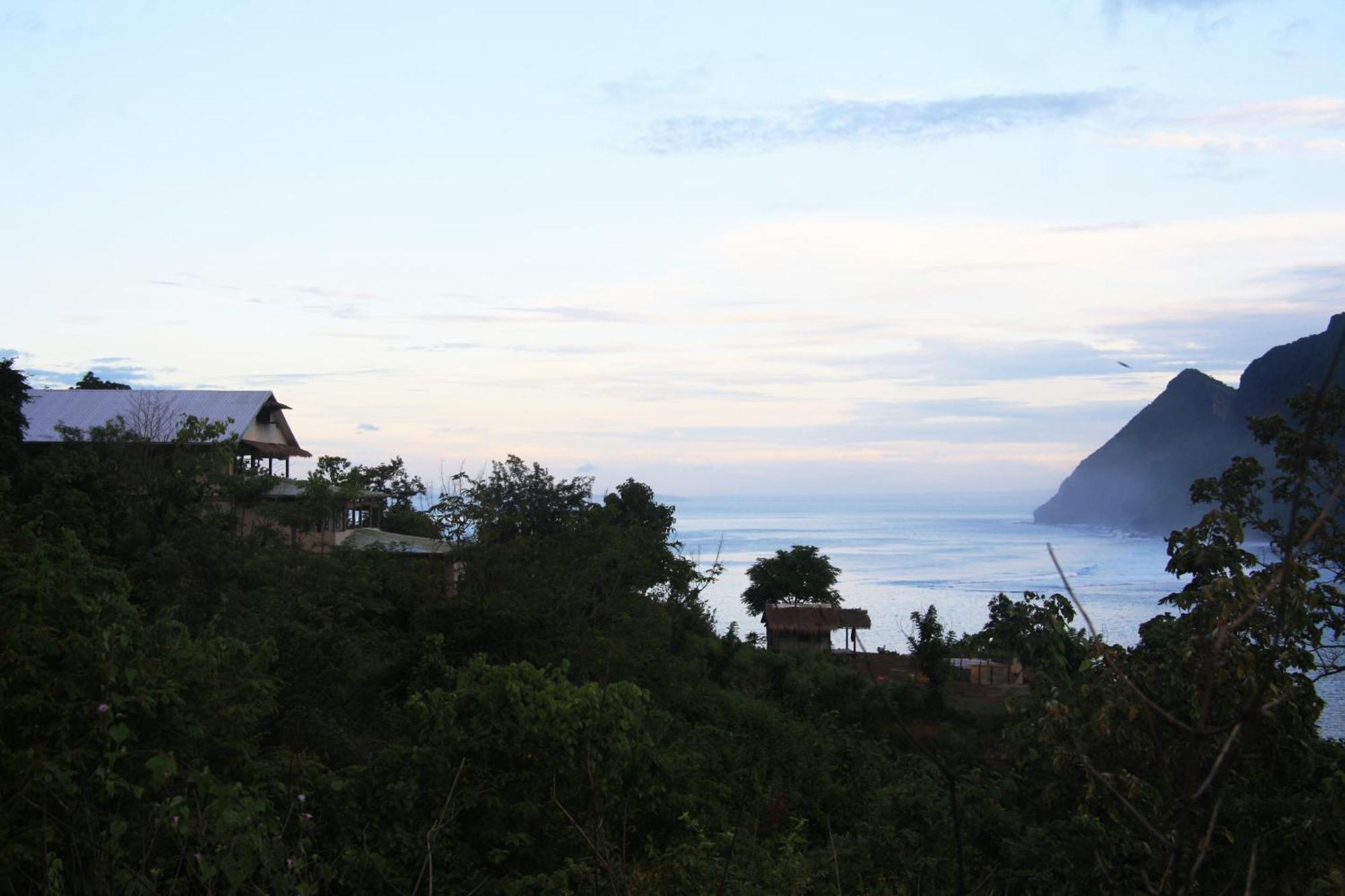 Merdeka House Maluk エクステリア 写真